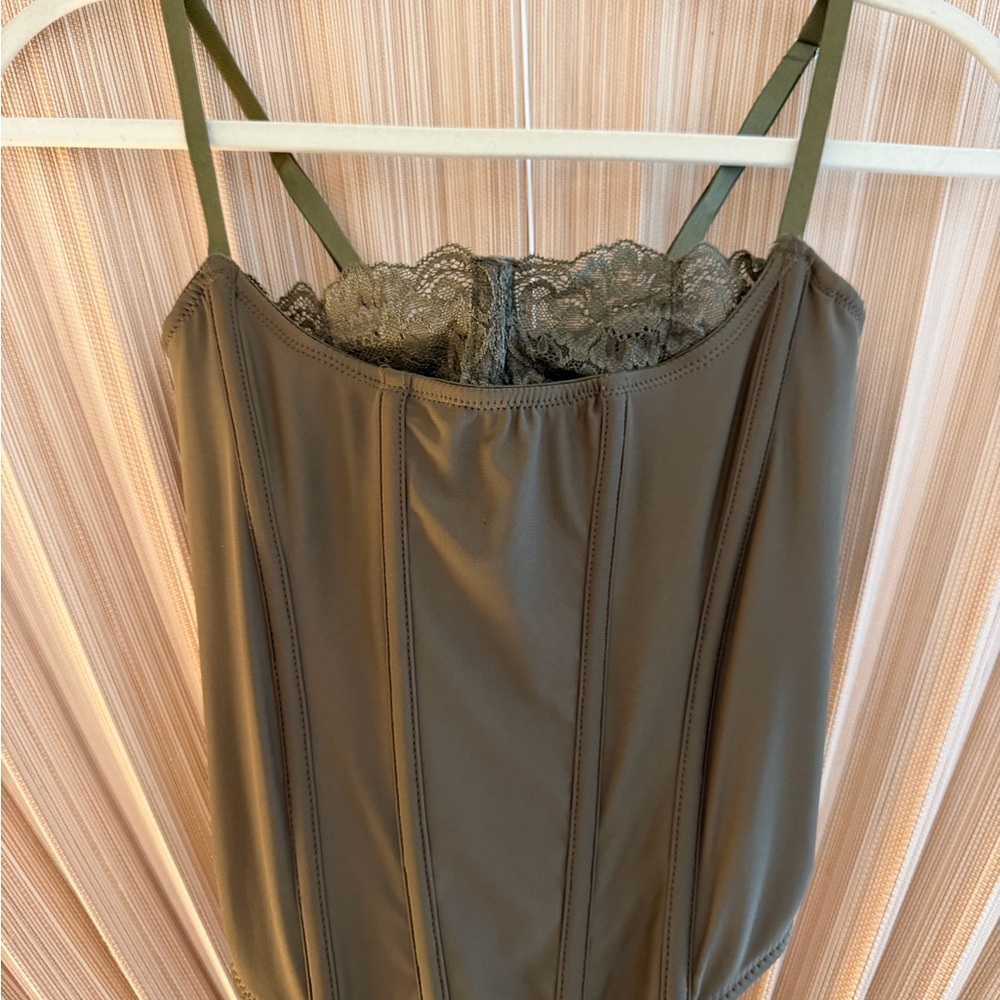 Olive Lace bustier corset